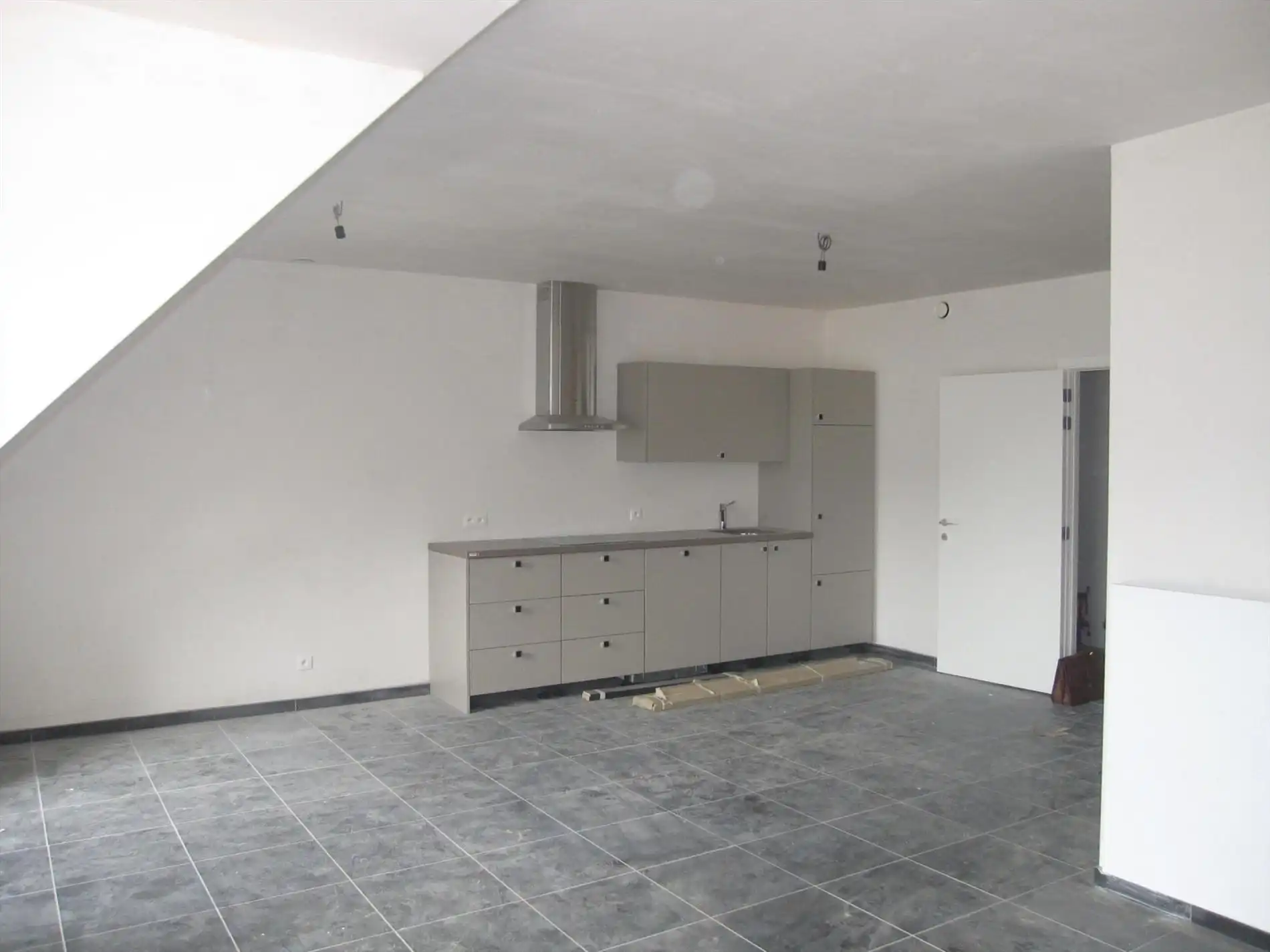 recent appartement met garage en kelderberging foto 6