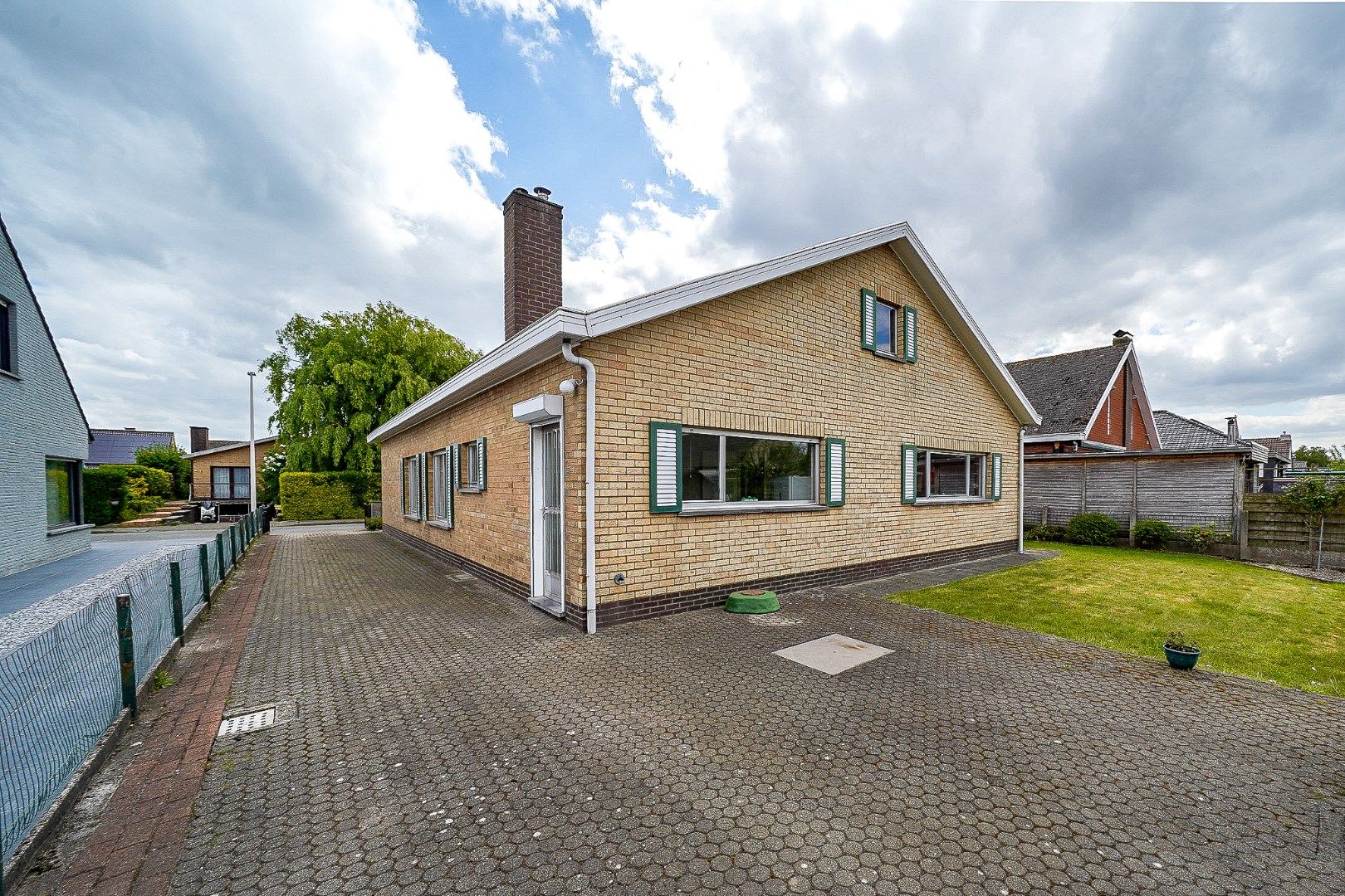 Ruime vrijstaande woning op een groot zonnig perceel!  foto 10