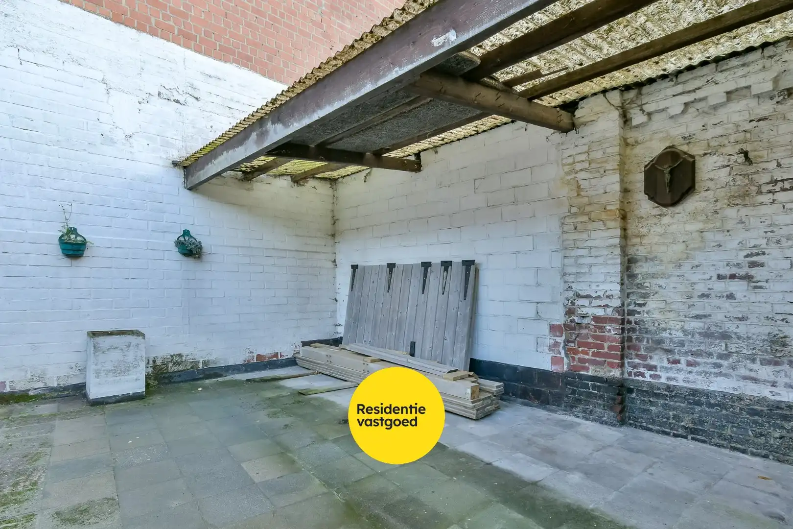 Te renoveren woning in hartje Torhout! foto 22