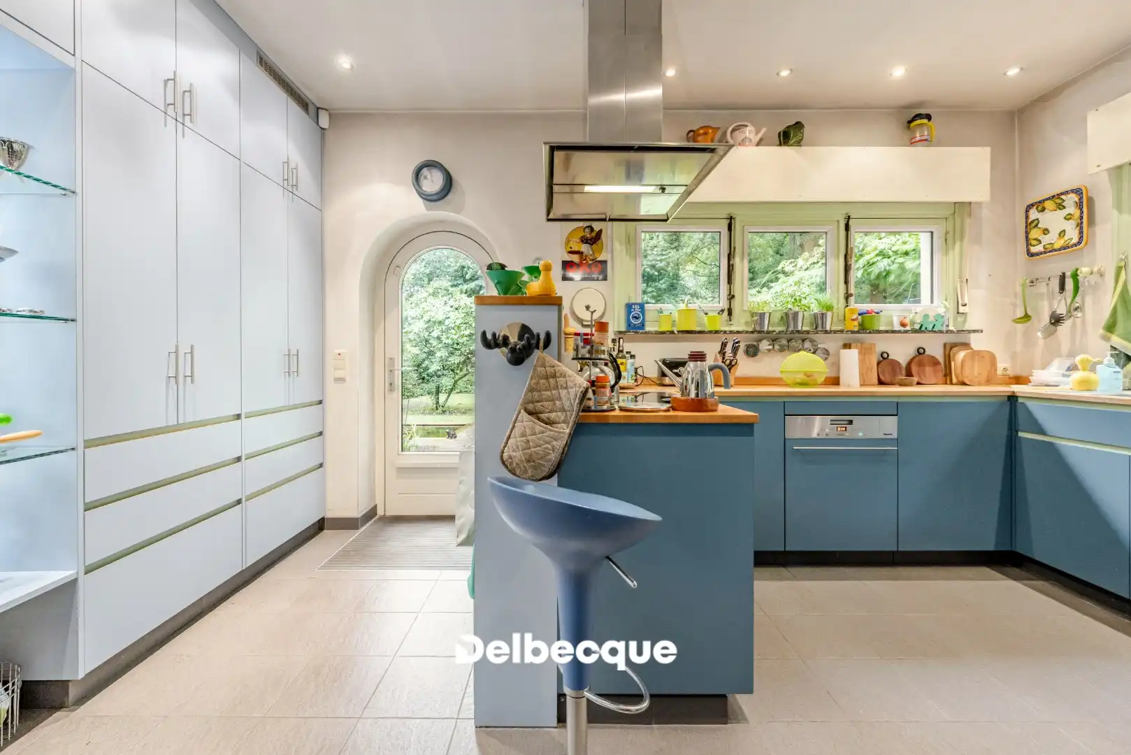 Karaktervolle villa in interbellumstijl op ruim perceel in gegeerde villawijk te Sint-Kruis foto 12