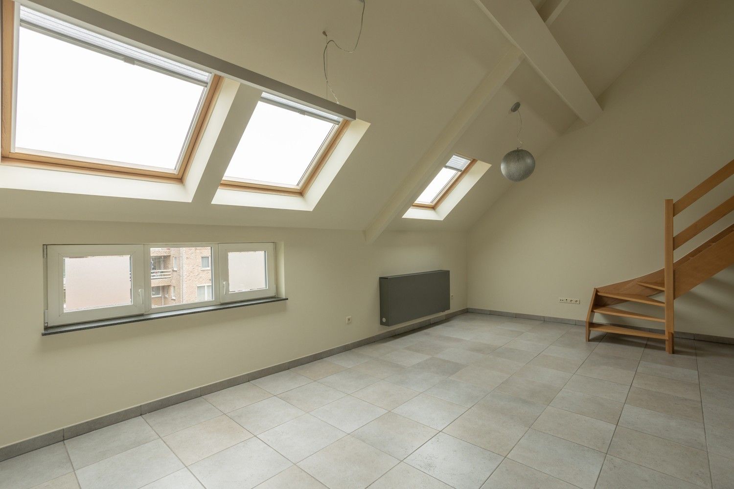 DUPLEXAPPARTEMENT MET 3 SLAAPKAMERS EN PARKEERPLAATS IN HET CENTRUM VAN BILZEN foto 3