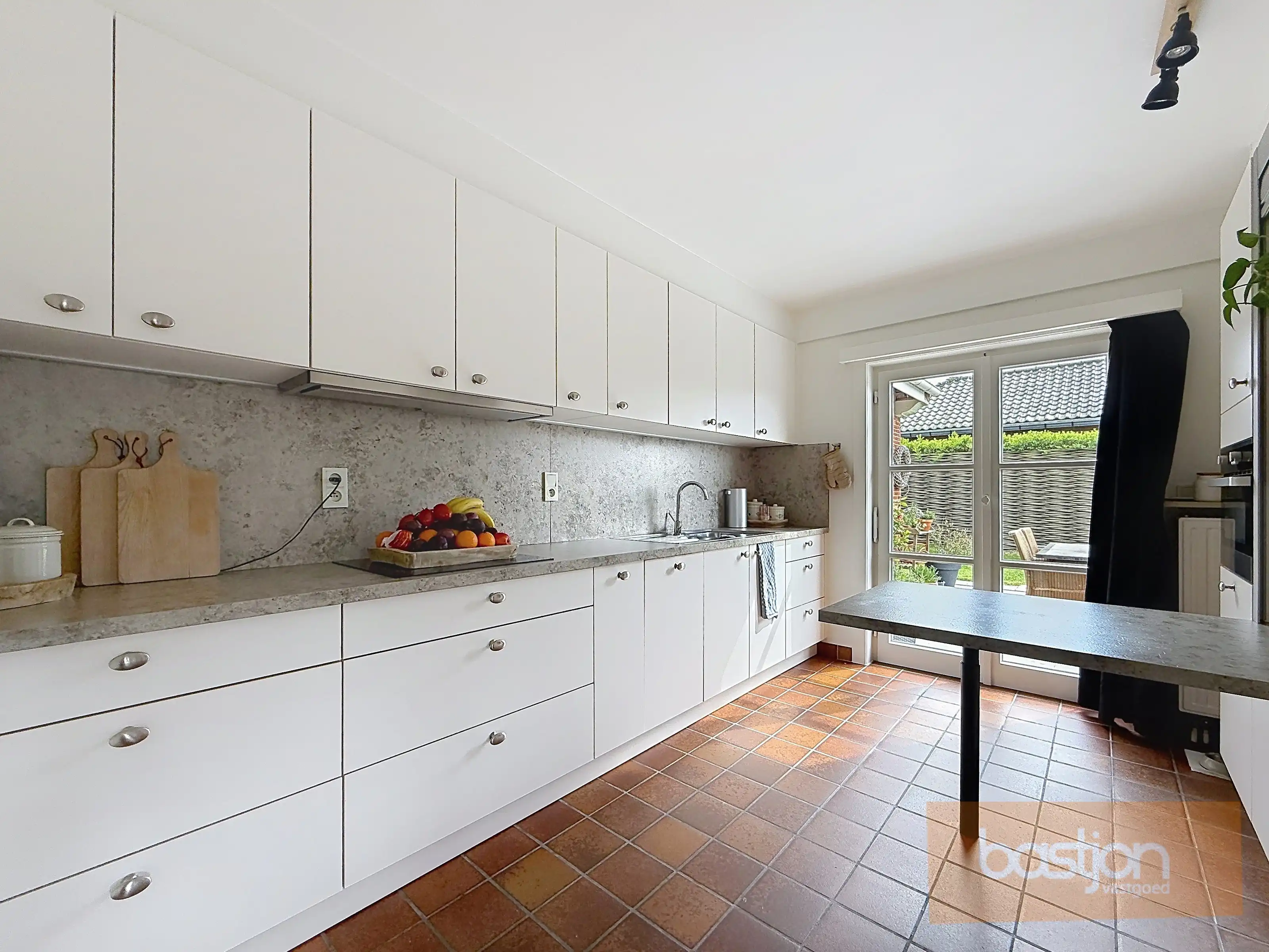 Ruime villa met 2 slaapkamers en tuin foto 13