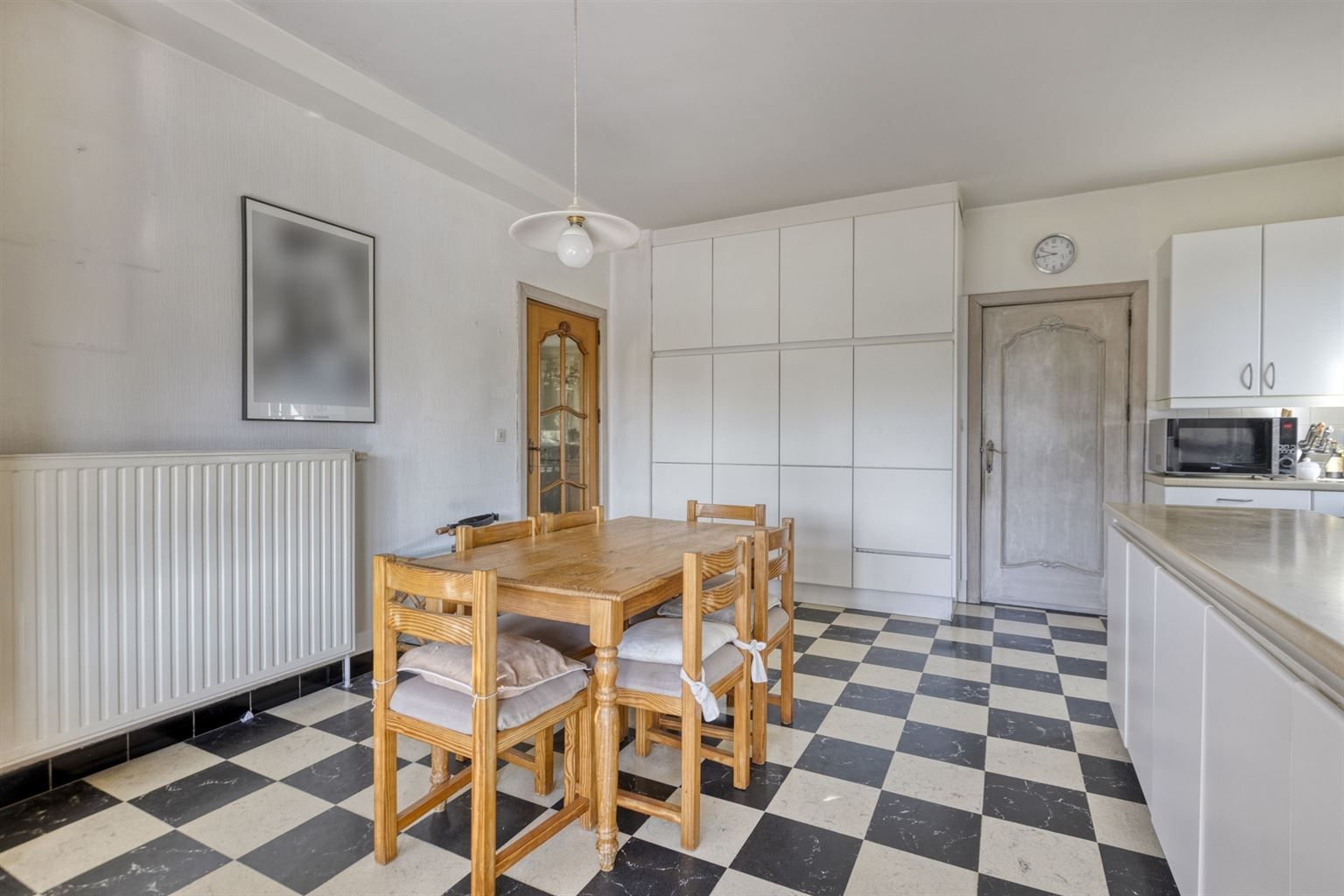 Karaktervolle, vrijstaande woning met 4 slaapkamers, veranda, dubbele garage, volledig onderkelderd op een perceel van 17a48ca, centraal gelegen bij het centrum. foto 14