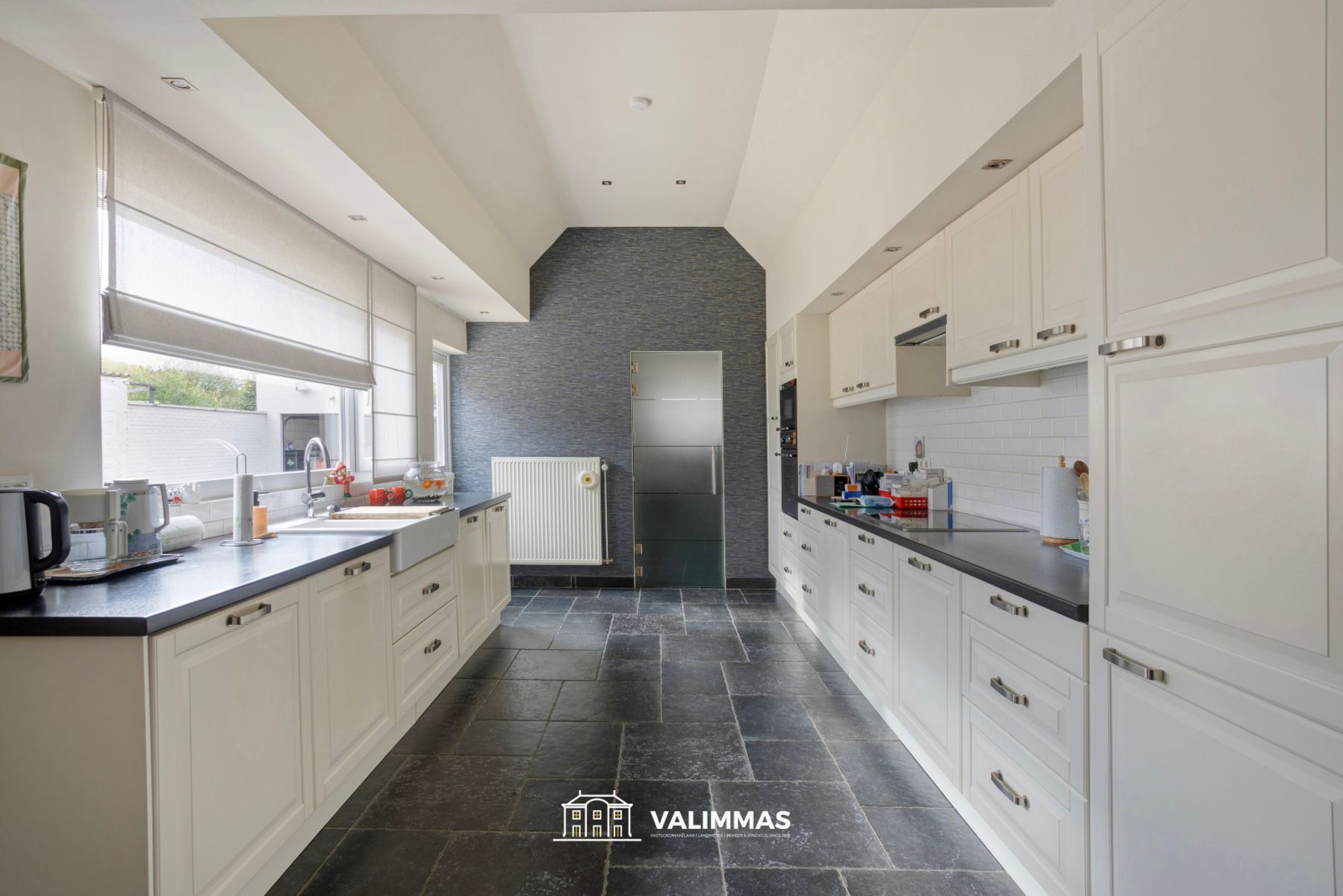 Prachtig gelegen gerenoveerde driegevelwoning met grote tuin foto 8