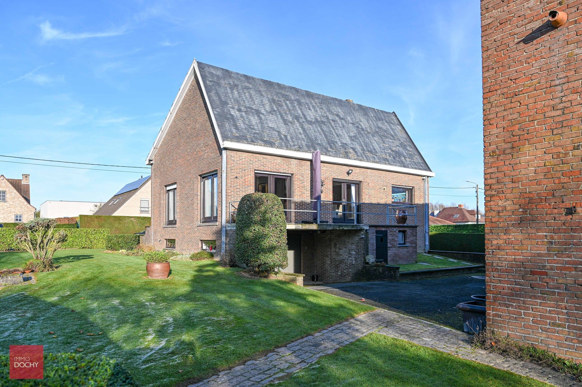 Alleenstaande woning met ruim magazijn (575m²) foto 11