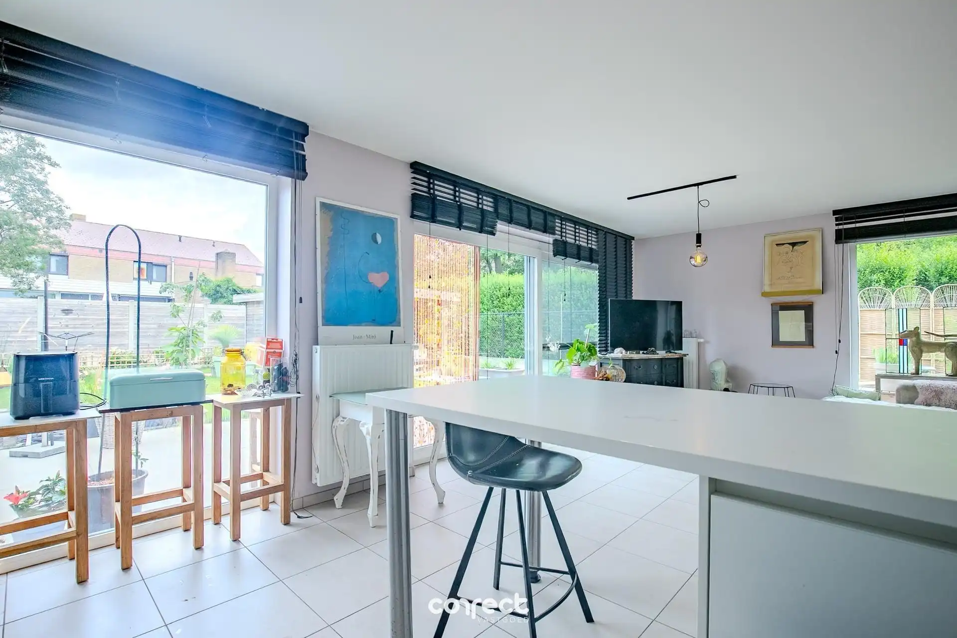 Recente woning met garage en 3 slaapkamers. foto 4