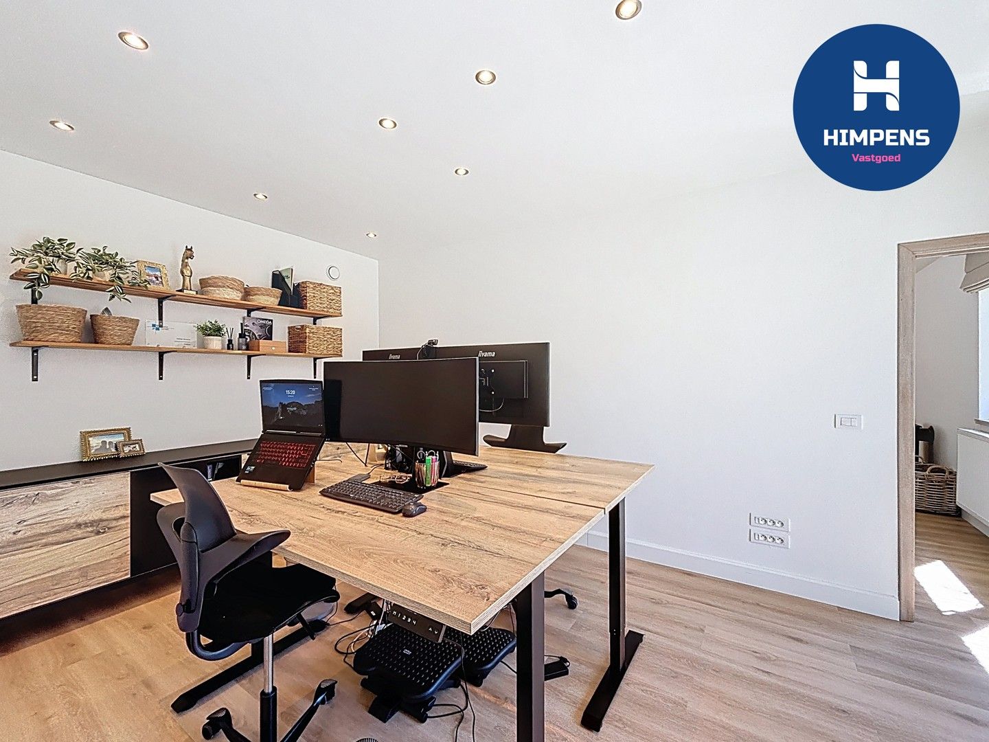 Instapklare gezinswoning met 5 slaapkamers, bureau met aparte ingang en grote tuin vlakbij de duinen foto 10