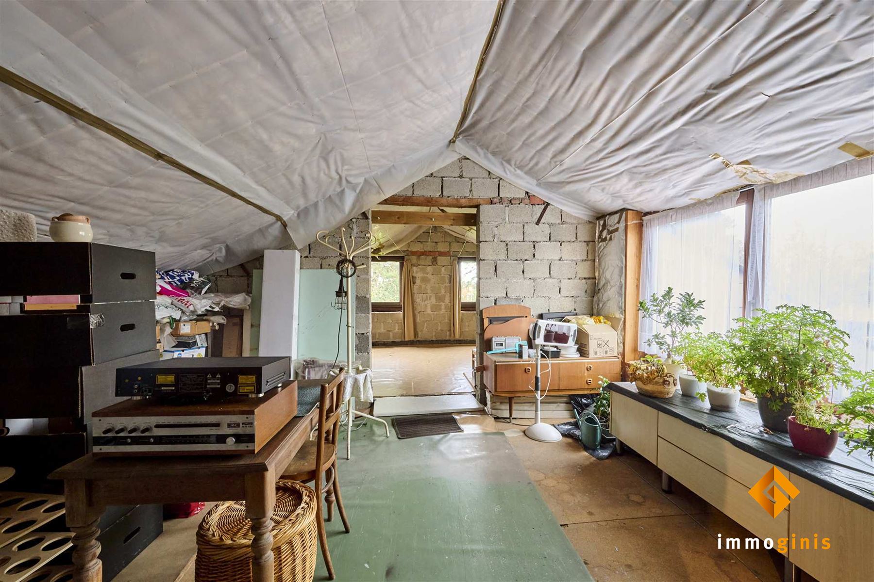 Zéér ruime woning op een mooi perceel van 17a82ca met 5 slaapkamers en uitbreidingsmogelijkheden op de eerste verdieping! foto 30