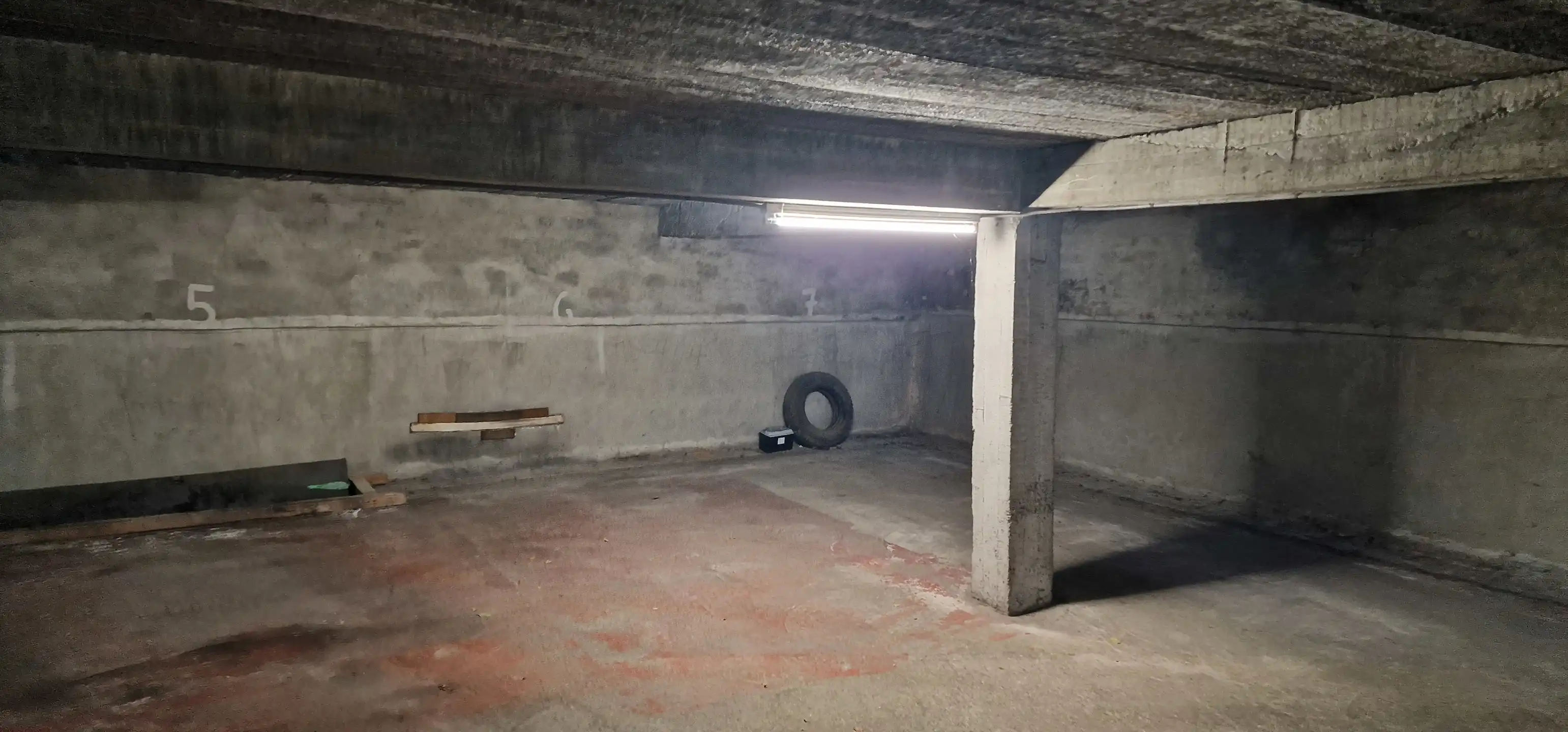 Parkeerplaats te huur foto {{pictureIndex}}