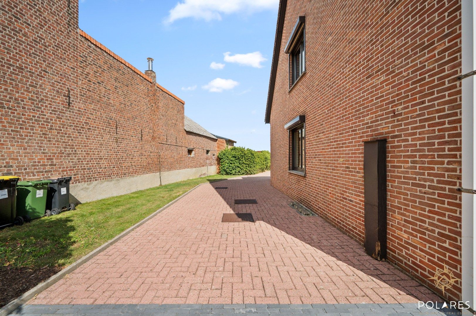 Ruime en vrijstaande woning met veel privacy foto 7