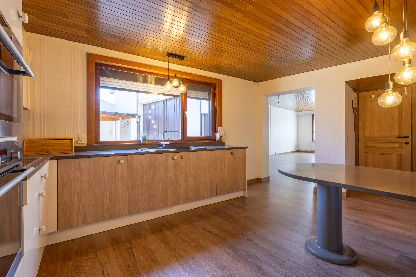 Leuke woning met 4 slk, grote garage en groot binnenterras foto 9