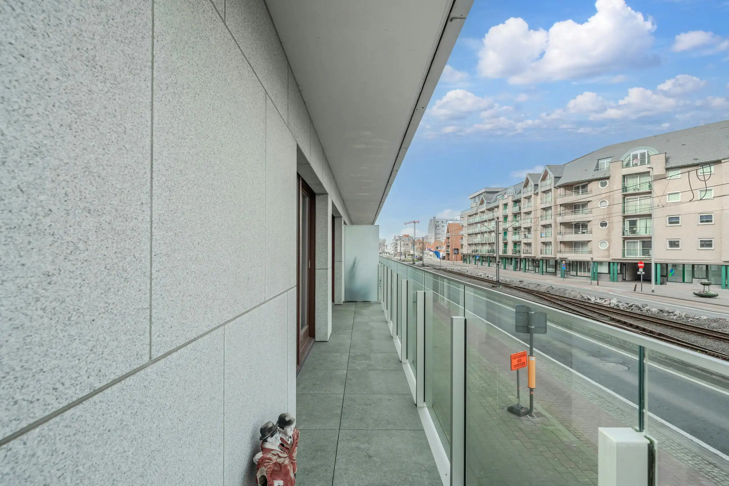 Lichtrijk hoekappartement met terrassen vlakbij Zeedijk! foto 3