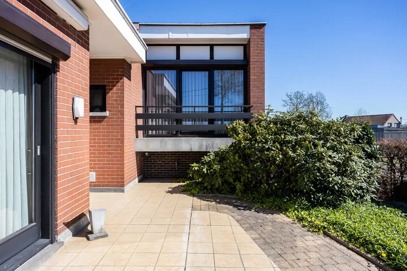 Ruime alleenstaande woning te Kerkhove. foto 2