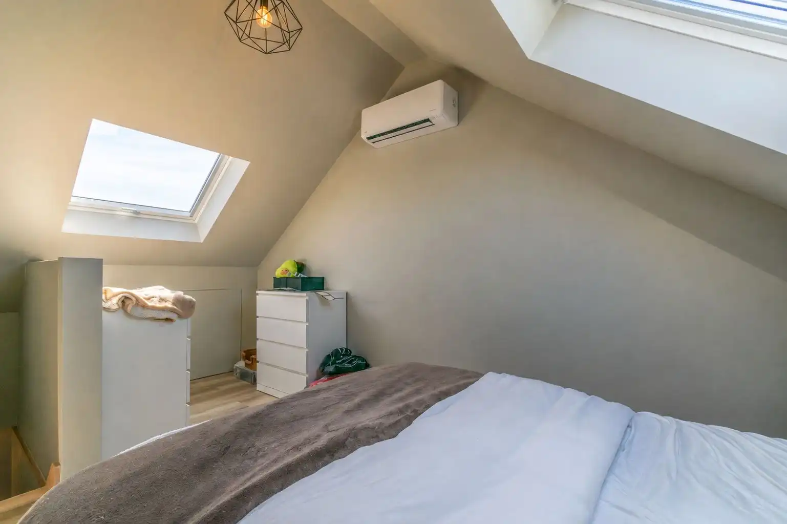 GERENOVEERDE WONING MET 2 SLP + BUREAU & TUIN! foto 16
