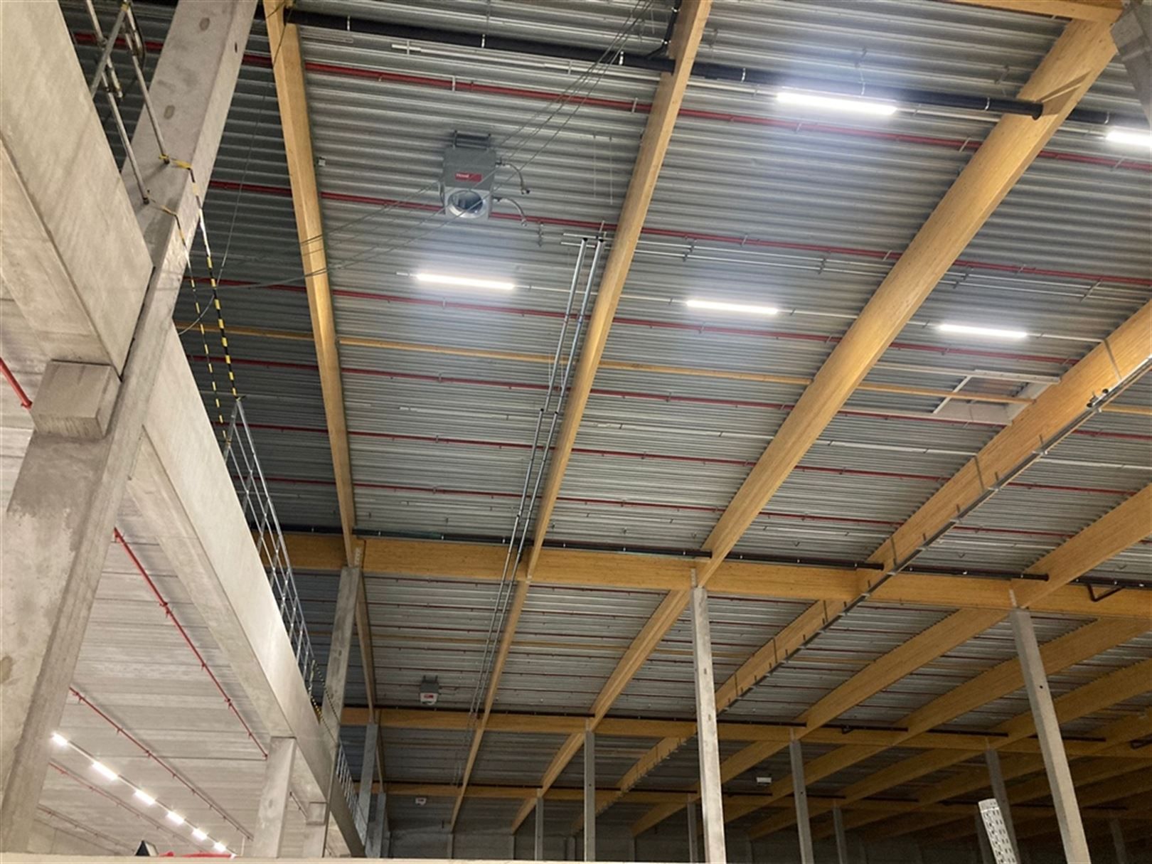 Ultramodern koolstofneutraal logistiek gebouw foto 16