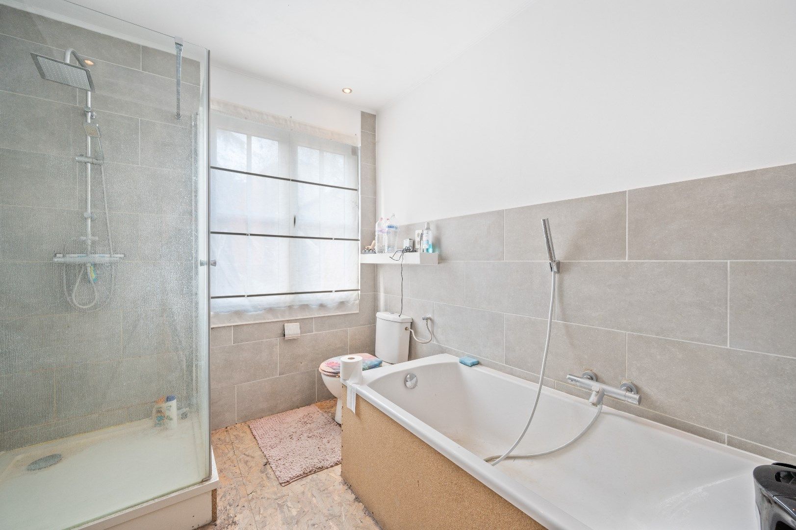 Centraal gelegen gezinswoning met 6 slaapkamers foto 15