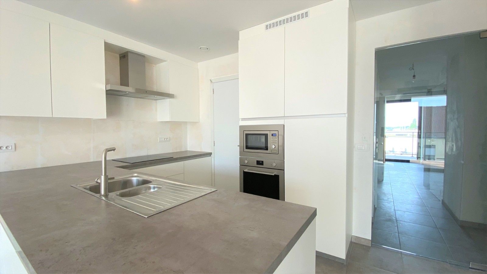 Centraal gelegen, instapklaar appartement met 2 slaapkamers foto 4