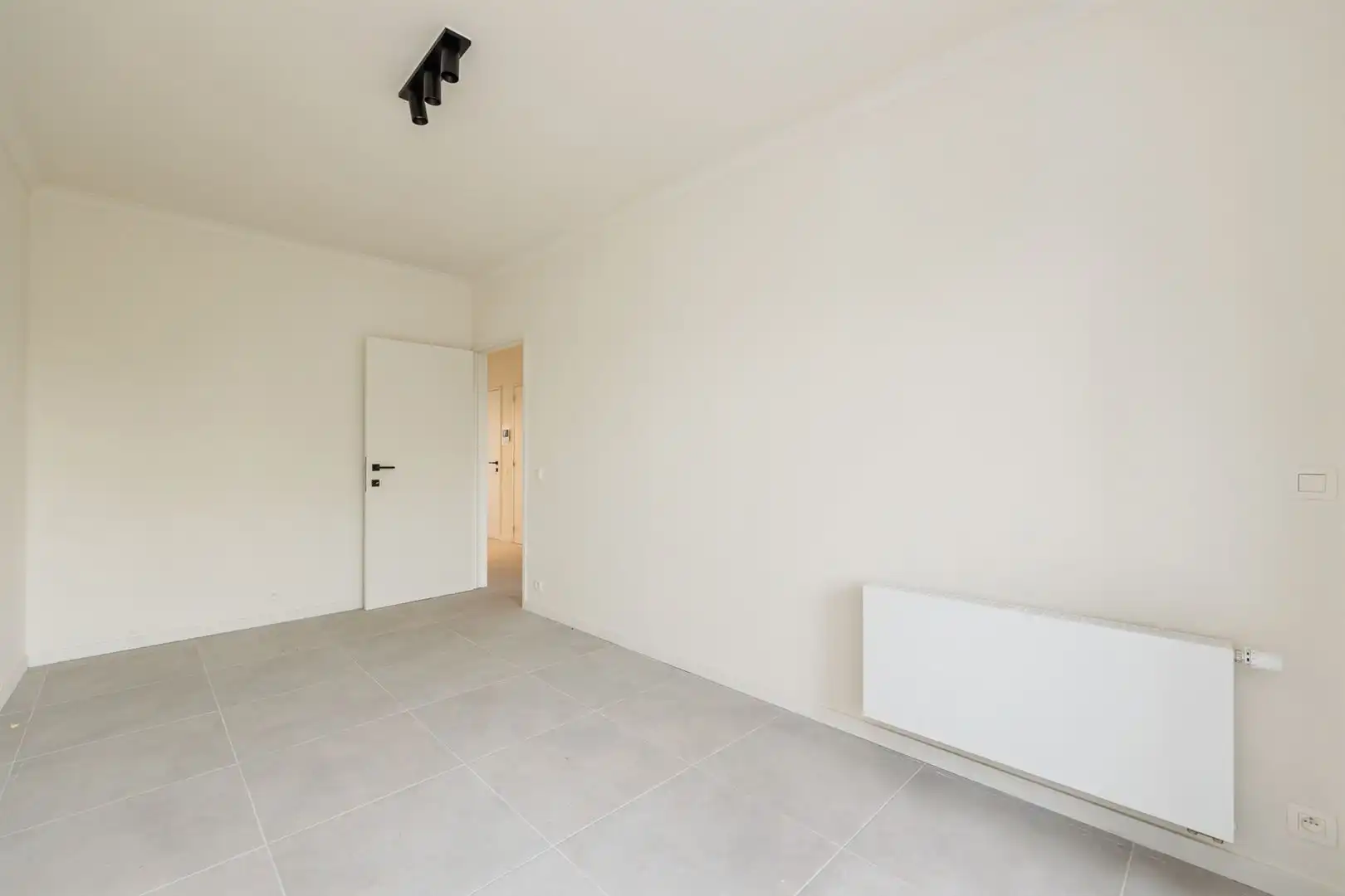 Gerenoveerd appartement met terras foto 13