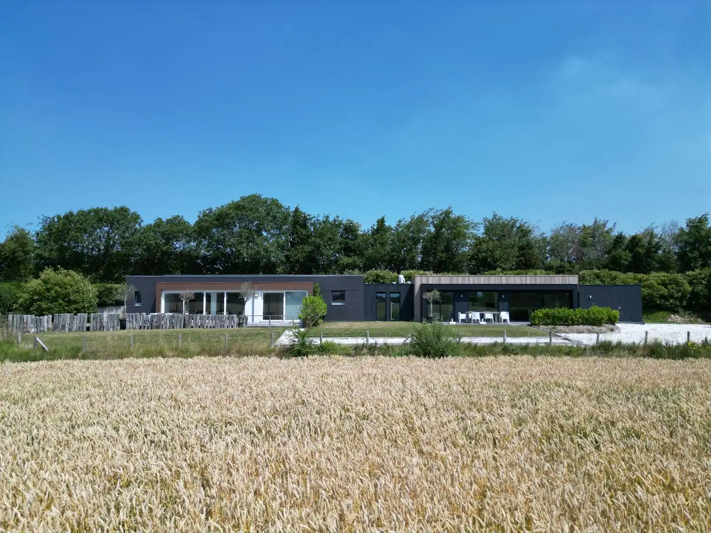 Exclusieve dijkwoning met eigen guesthouse foto 3