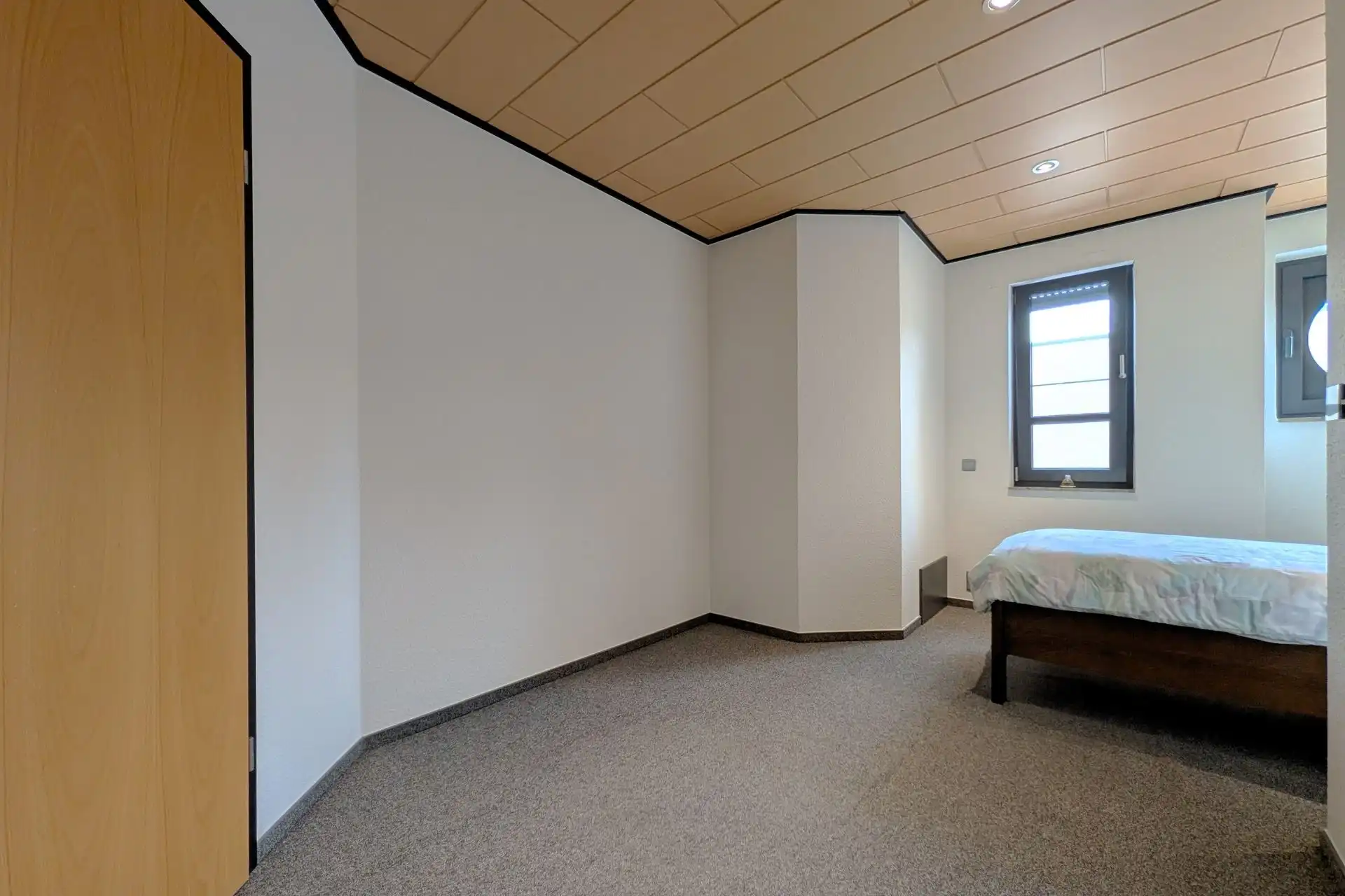 Grotestraat 332/2 – genieten van comfort, sauna, ruime inpandige garage, prachtig aangelegde tuin en een uniek uitzicht over de Maas! foto 16
