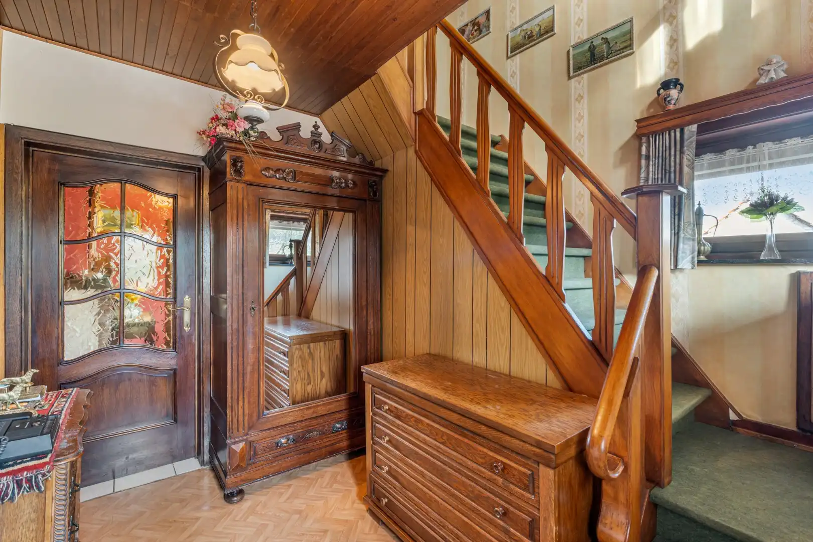 Halfvrijstaande gezinswoning met veel mogelijkheden op een perceel van 8are!  foto 4