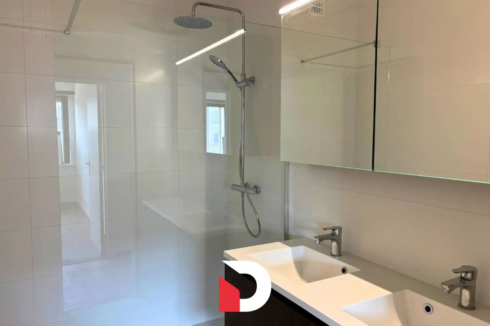 Ruim en lichtrijk appartement met 3 slaapkamers, recent opgefrist en instapklaar foto 9