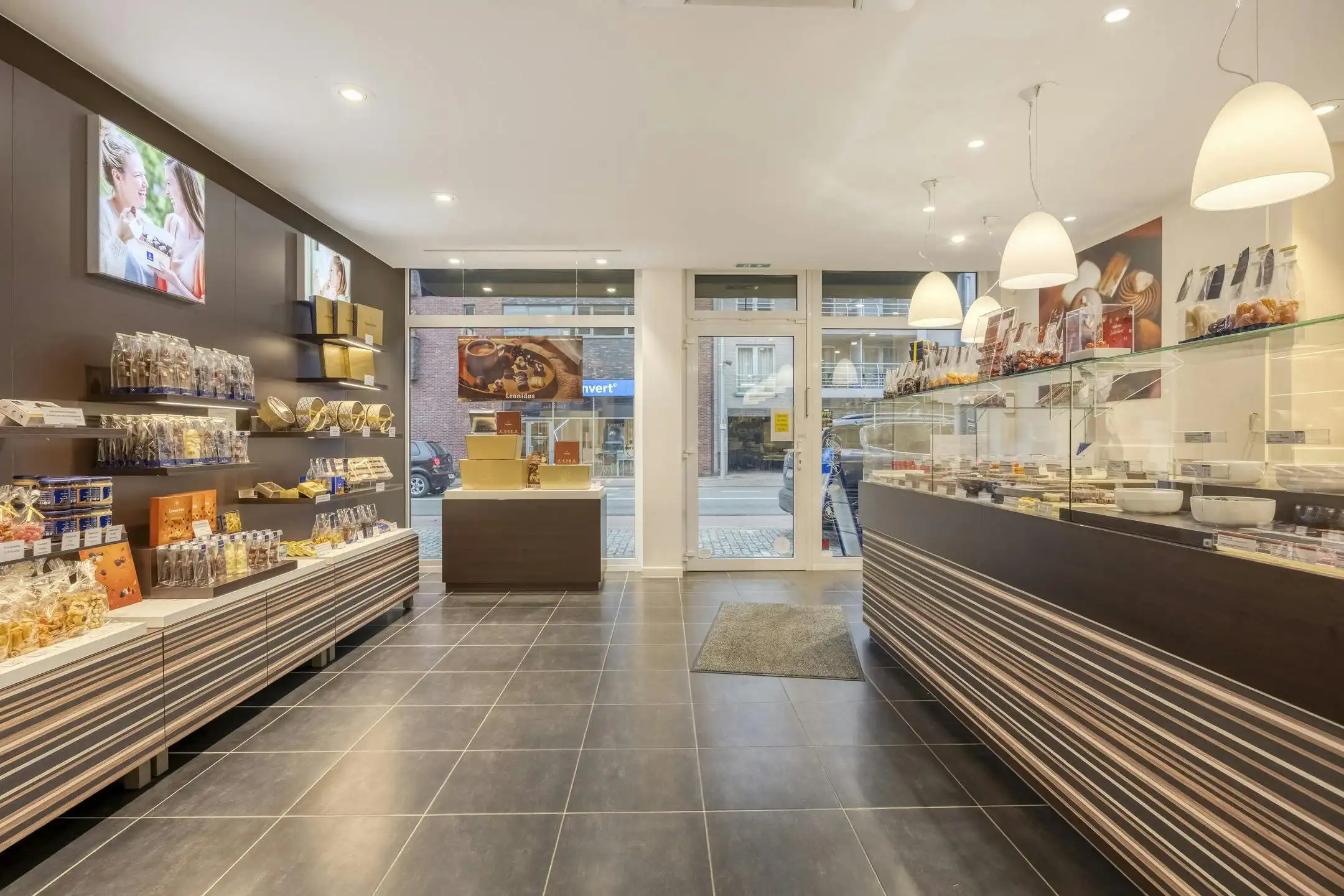 Opbrengsteigendom te koop in centrum van Eeklo foto 4