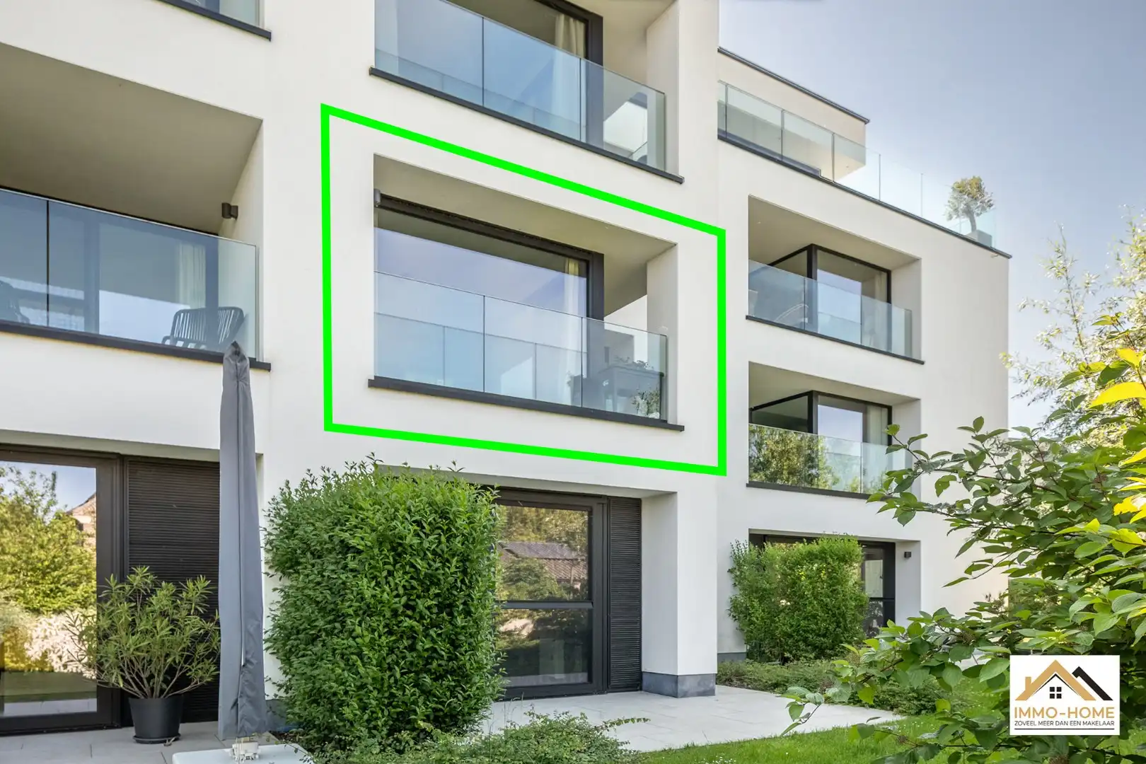 Instapklaar modern appartement met autostaanplaats foto 2