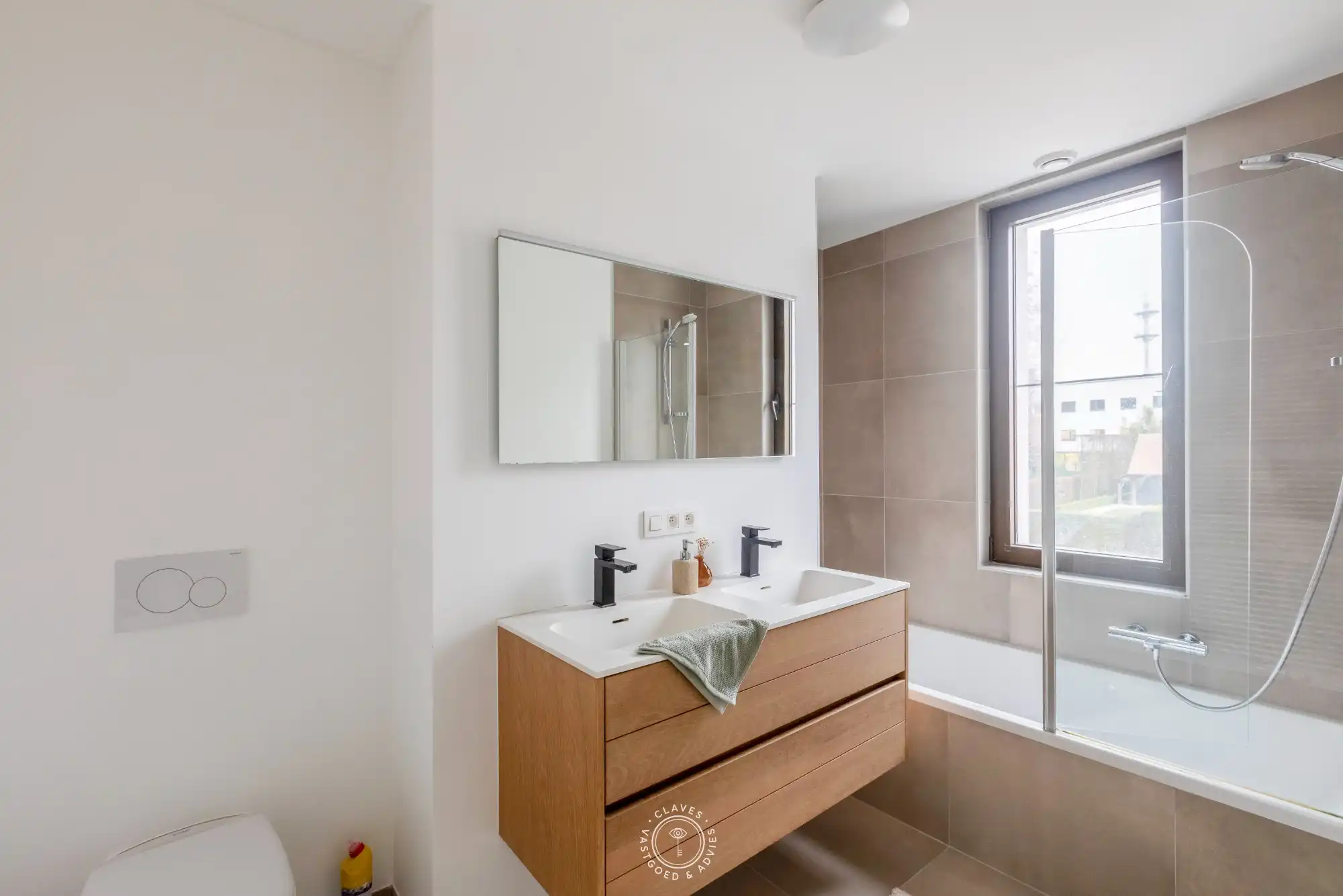 Instapklaar 2 slaapkamer appartement met groot terras foto 8