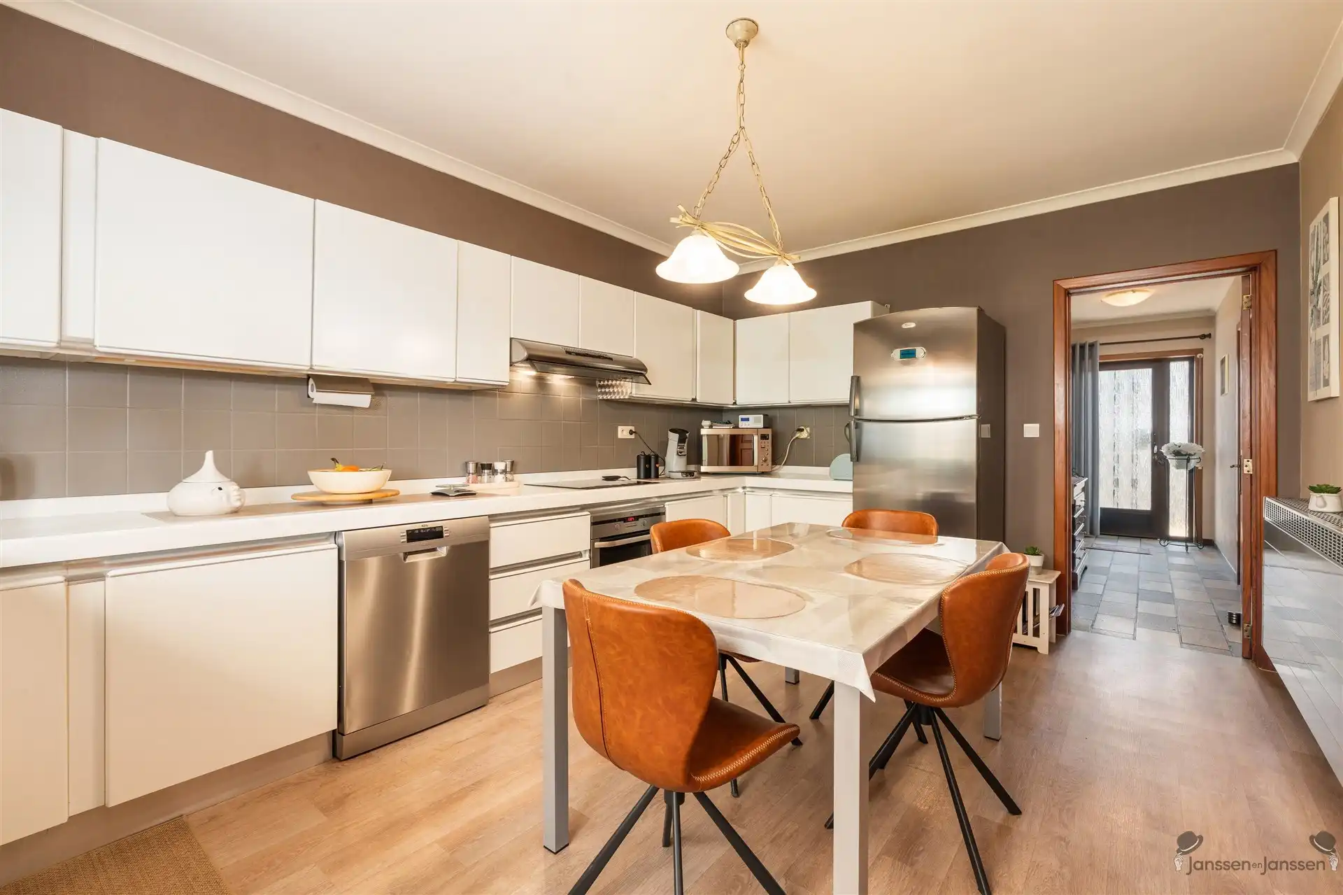 Rustig gelegen woning met prachtig uitzicht foto 9