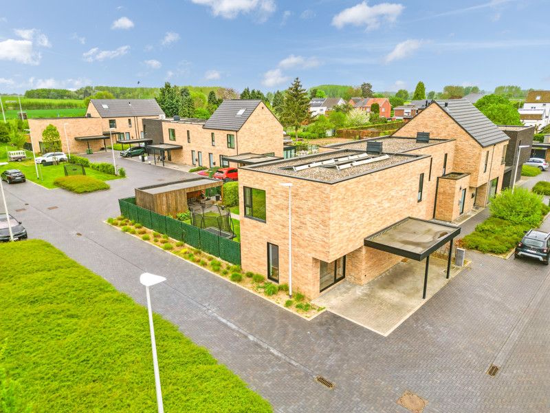 Recente, zeer goed gelegen woning met tuin foto {{pictureIndex}}
