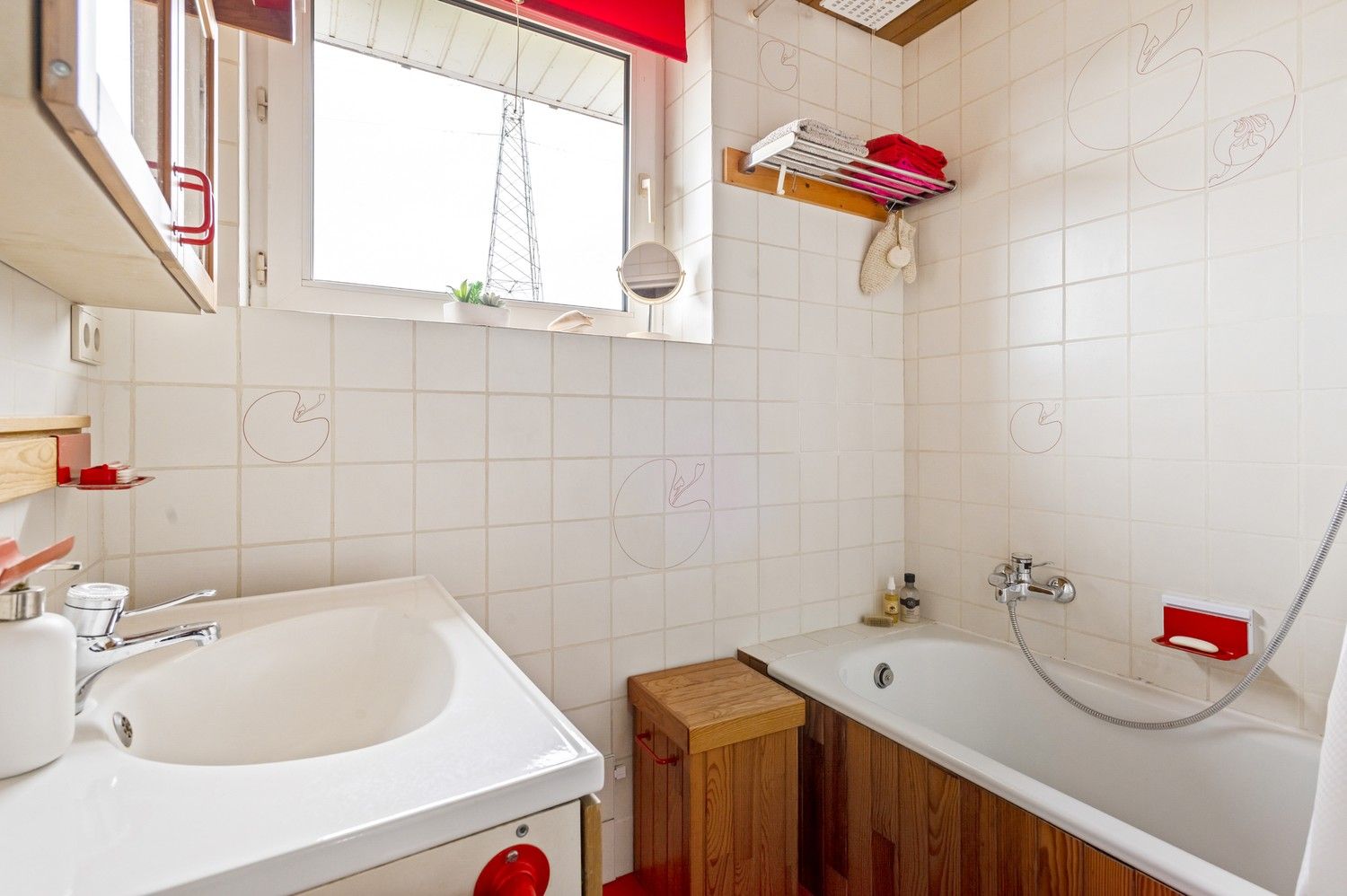 Perfect onderhouden doch deels te renoveren HOB met drie slaapkamers en tuin in Mol! foto 19