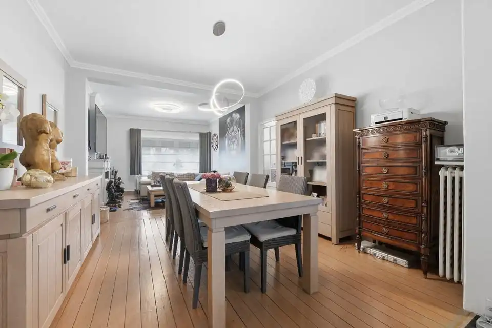 RUIME EN LICHTRIJKE GEZINSWONING MET GARAGE, TERRAS EN SAUNA IN TONGEREN foto 9