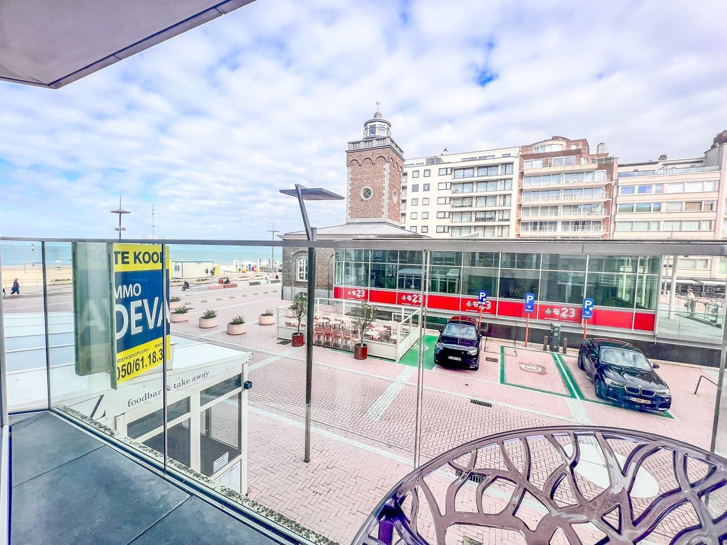 Zonnig, instapklaar appartement met prachtig zeezicht, gelegen op het Lichttorenplein. foto 2