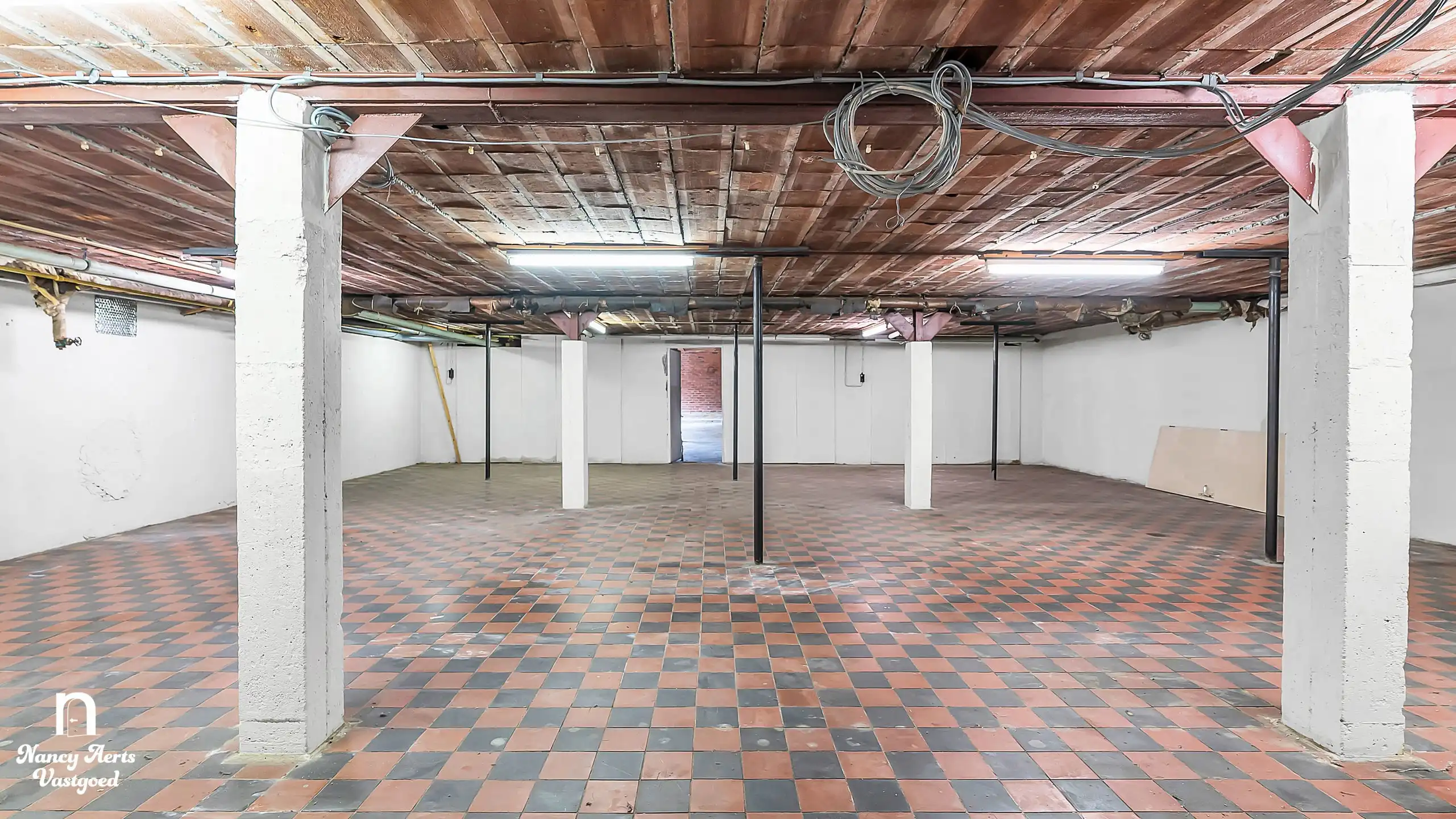 Handelspand van 395 m² in het centrum van Beringen foto 25
