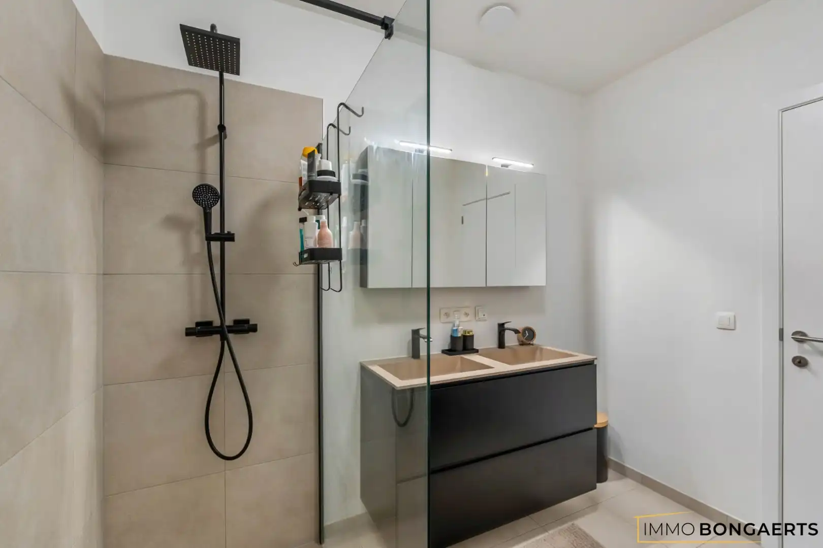 Recent 1-slaapkamerappartement nabij centrum Genk foto 13