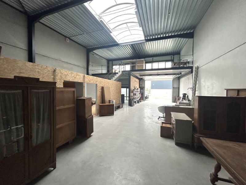Nieuwbouw KMO-unit met mezzanine te koop in Lede – uitstekende ligging foto 2