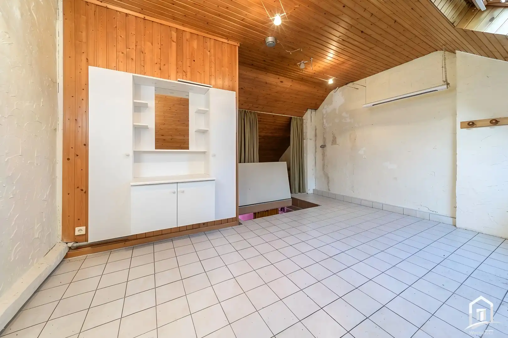 Multifunctionele woning met ruime garage foto 22