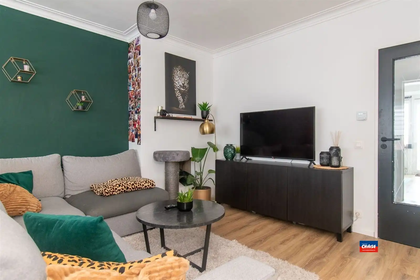 Instapklaar 2-slaapkamer appartement met terras foto 2