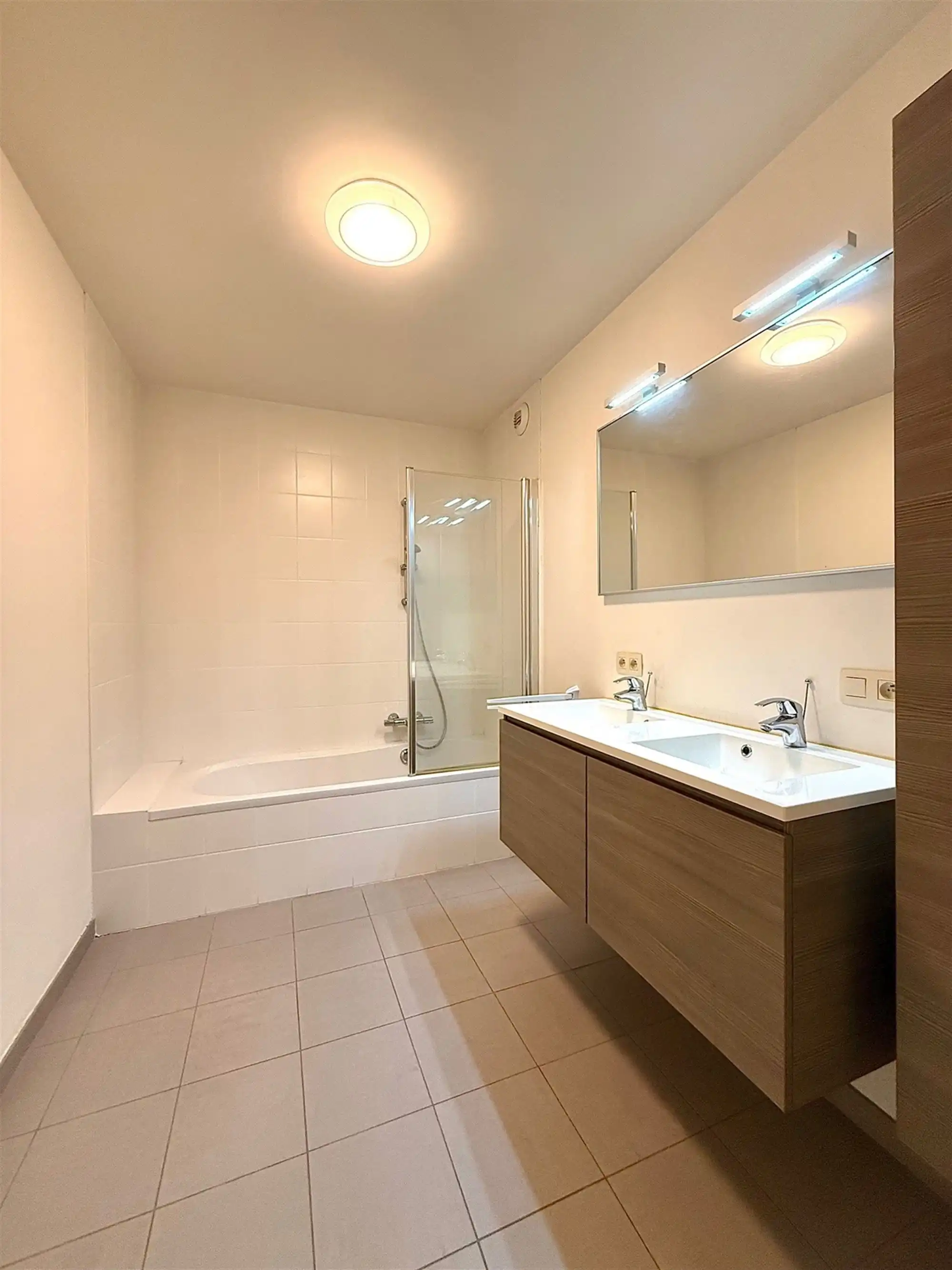 Dorps-APPARTEMENT (1ste) met 2 SLAAPKAMERS & TERRAS foto 6