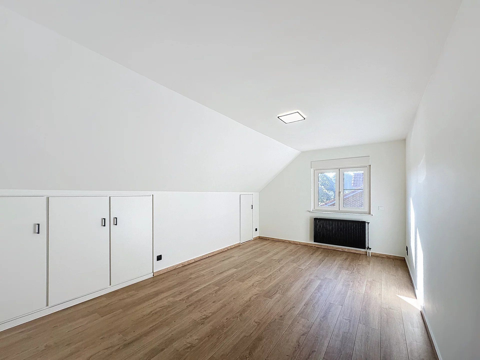 Zeer ruime A label villa met 5 slaapkamers en 2 badkamers met vergund bijgebouw van 40m² op wandelafstand van het centrum. foto 38