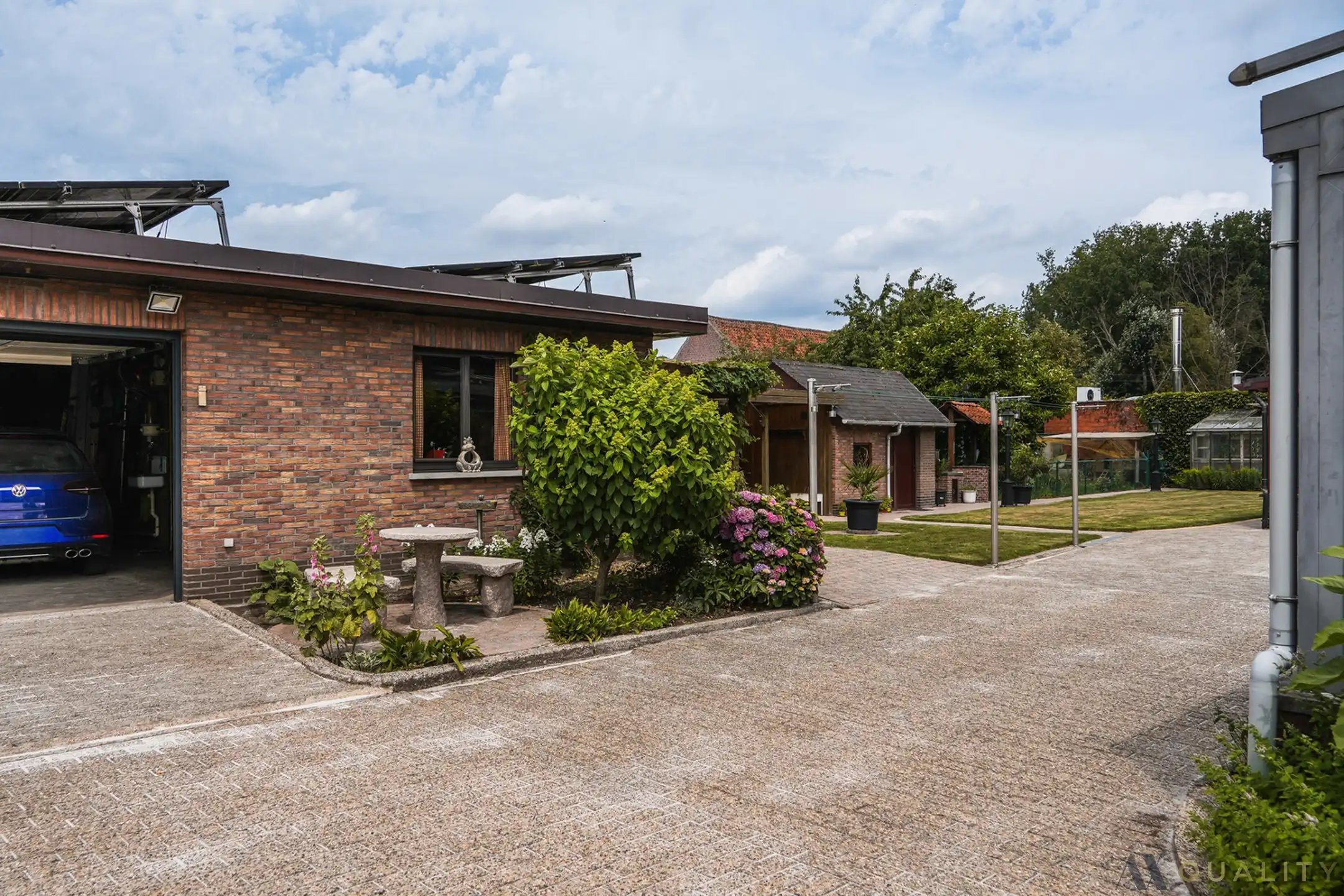Ruime woning met 6 slaapkamers en 2 garages foto 24
