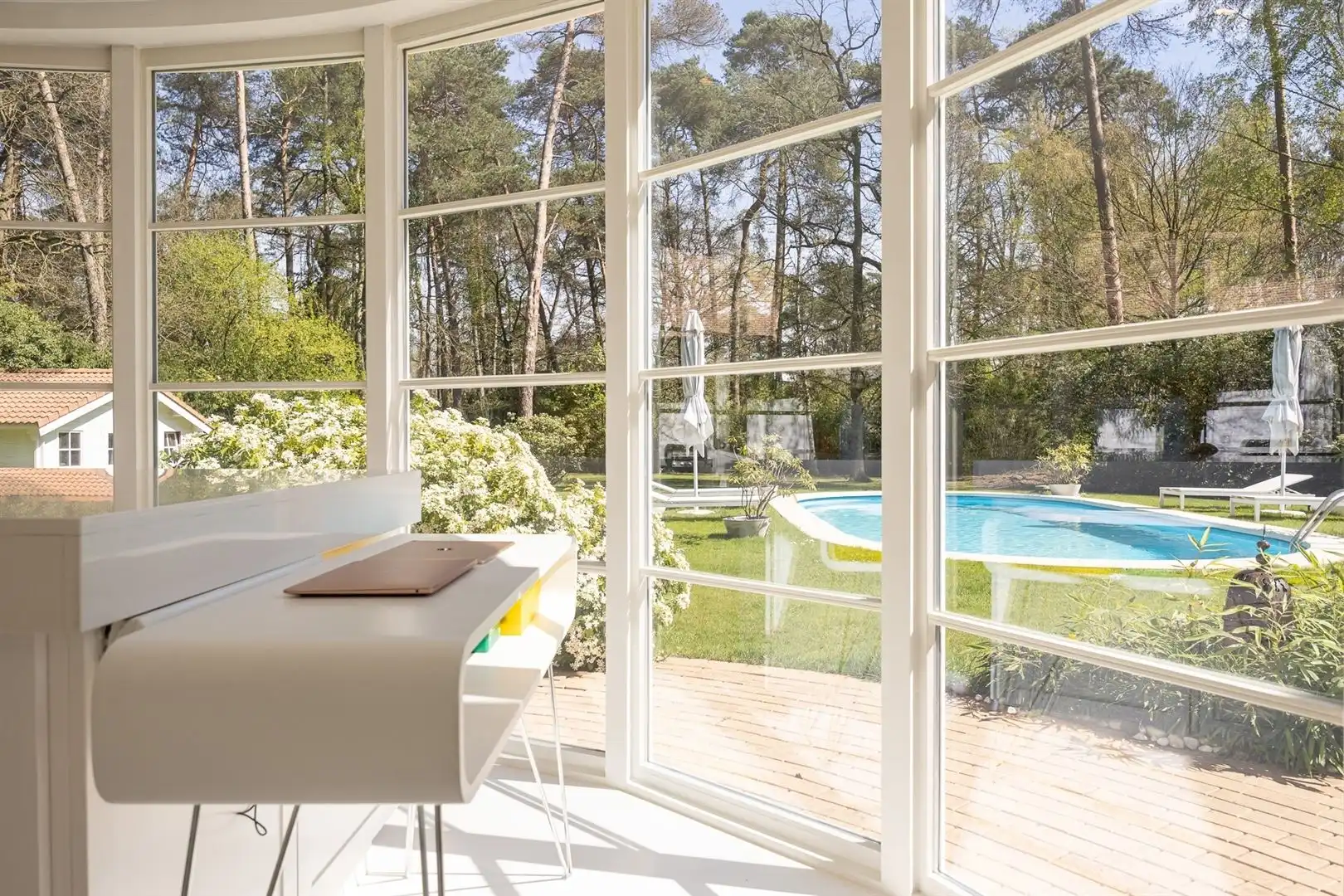 Exclusieve architectenvilla met zwembad in de prestigieuze Bellemondwijk foto 4