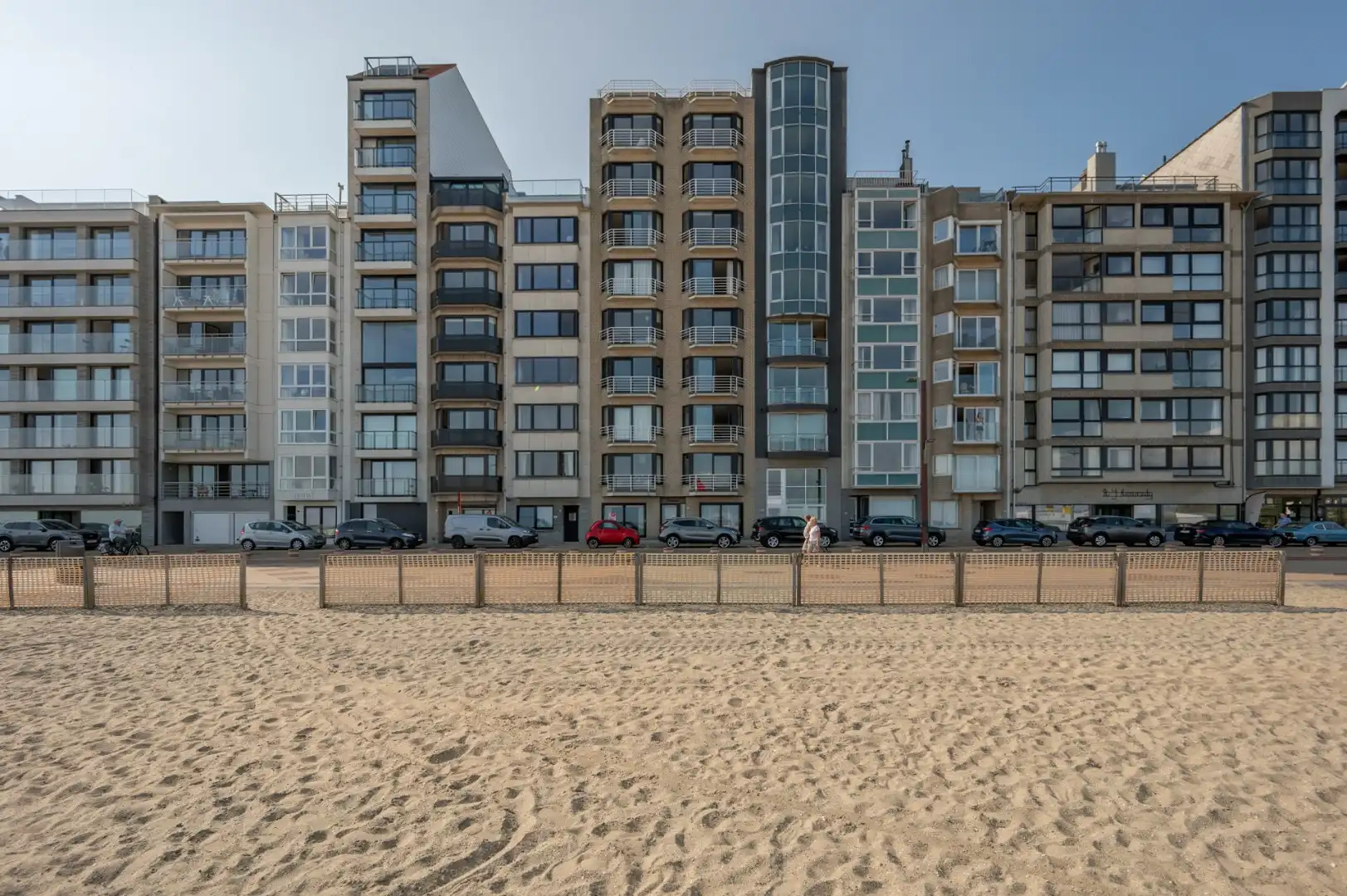 Ruim appartement met FRONTAAL ZEEZICHT foto 25