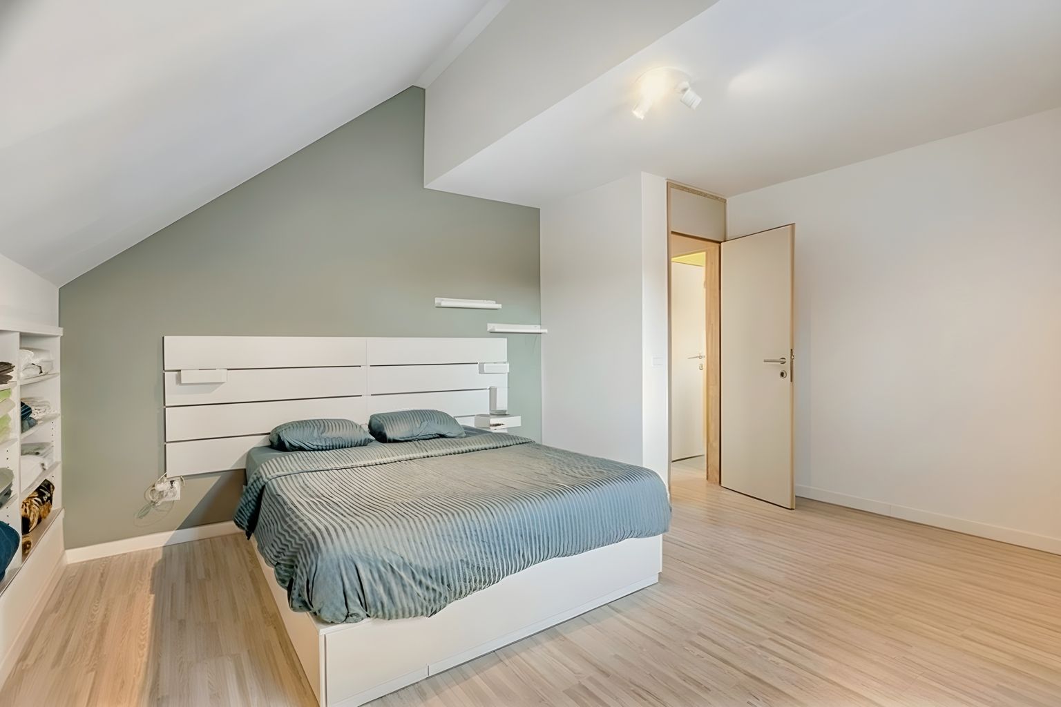 RECENTE WOONST IN PERFECTE STAAT foto 17