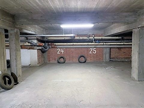 Autostaanplaats in overdekte garage aan Station Nekkerspoel foto {{pictureIndex}}