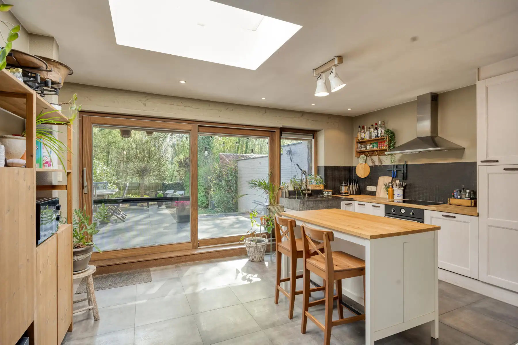 Instapklare woning met 3 slaapkamers en prachtige tuin. foto 3