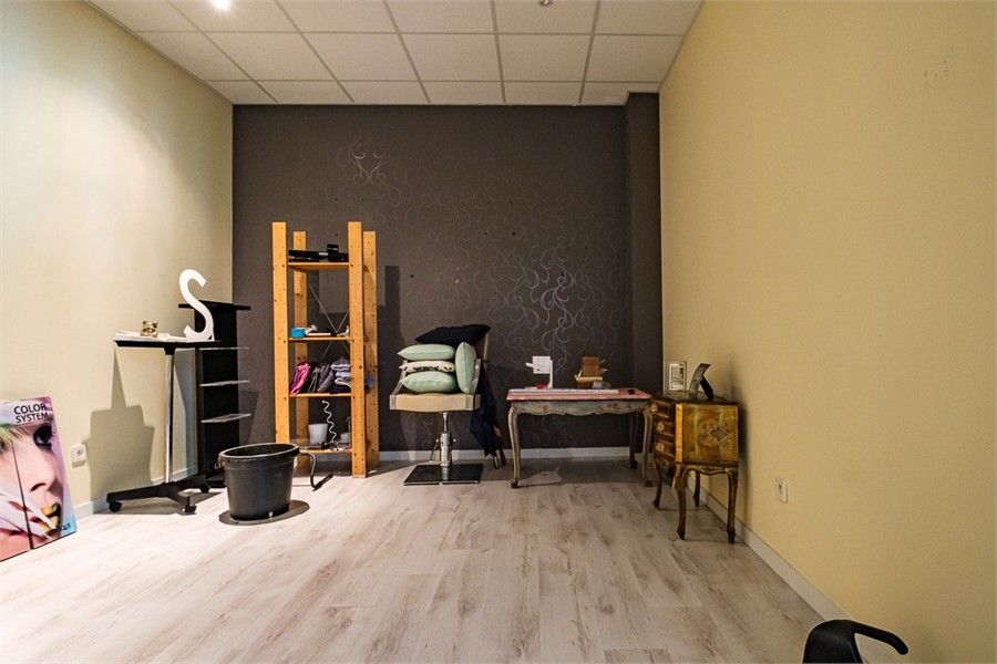 HANDELSRUIMTE TE HUUR OP CENTRALE LIGGING IN SINT-TRUIDEN foto 14