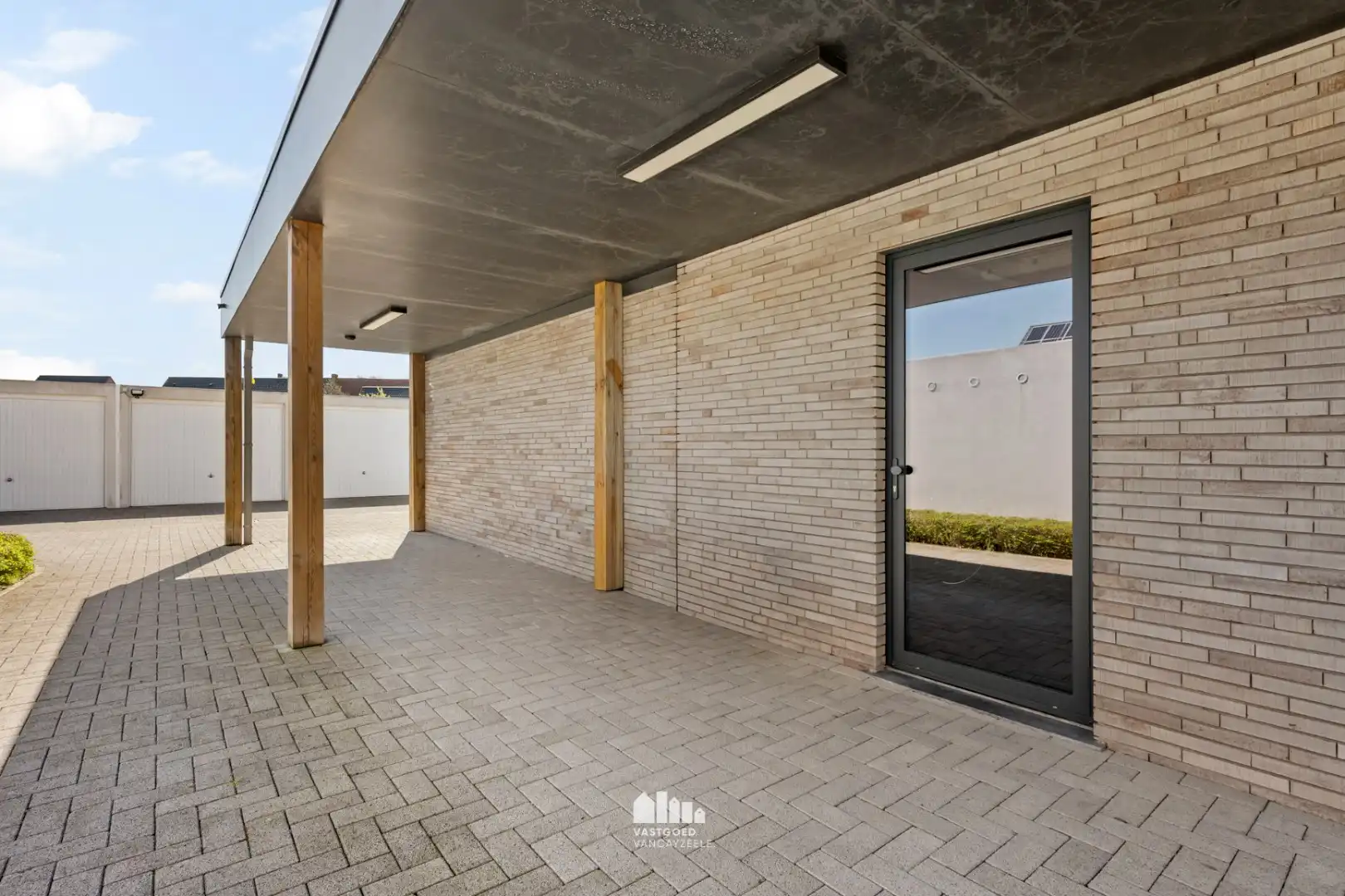 Recente nieuwbouwwoning (2020) met zonnige tuin, garage en uitweg foto 28