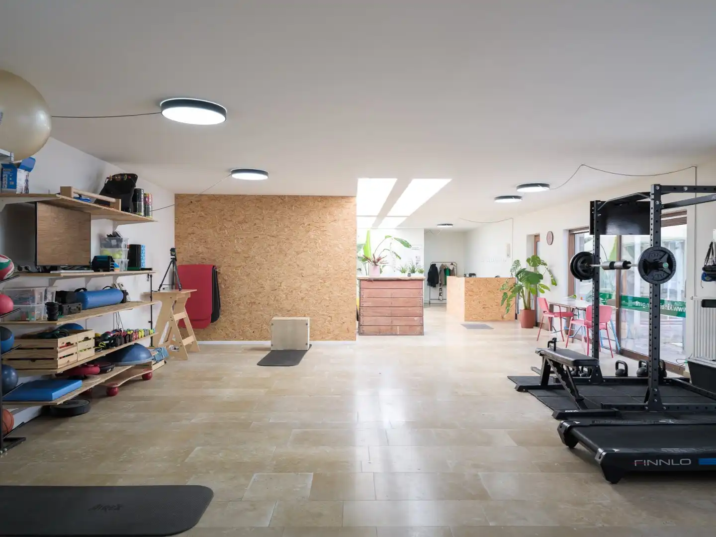 Ruim commercieel kantoor/praktijkruimte langsheen de Coupure uit 1997 met 205 m² bruikbare oppervlakte foto 3